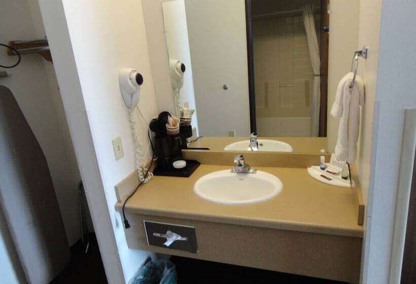 Отель Quality Inn & Suites