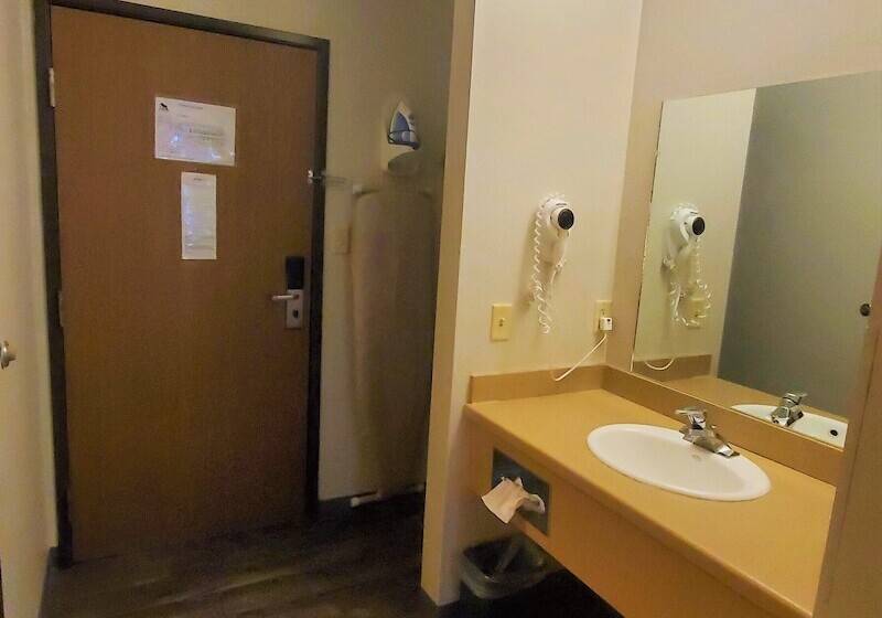 Отель Quality Inn & Suites