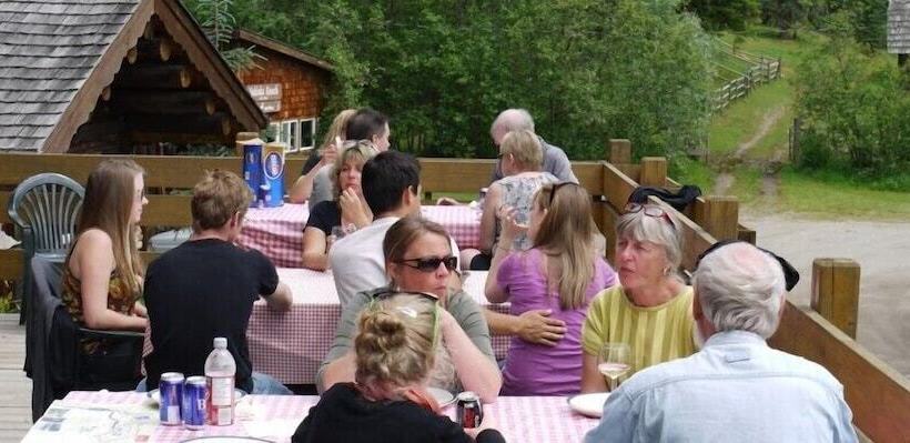 Сельский отель Nakiska Ranch