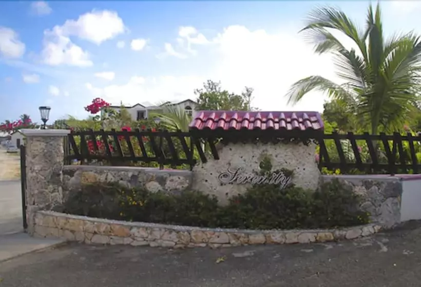 هتل Serenity Cottages