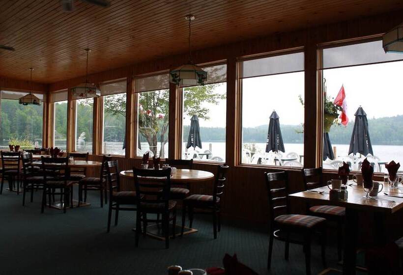 בית מלון כפרי Spectacle Lake Lodge