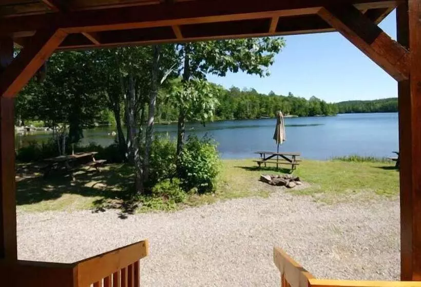 Hotelli Spectacle Lake Lodge