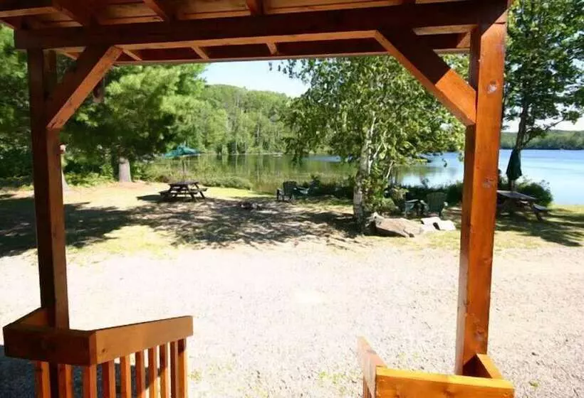 Hotelli Spectacle Lake Lodge