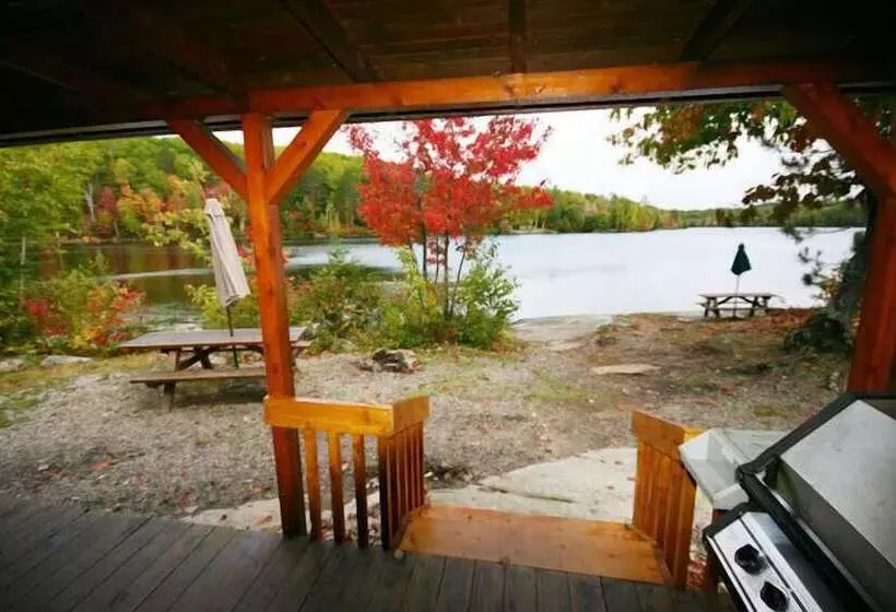 Hotelli Spectacle Lake Lodge