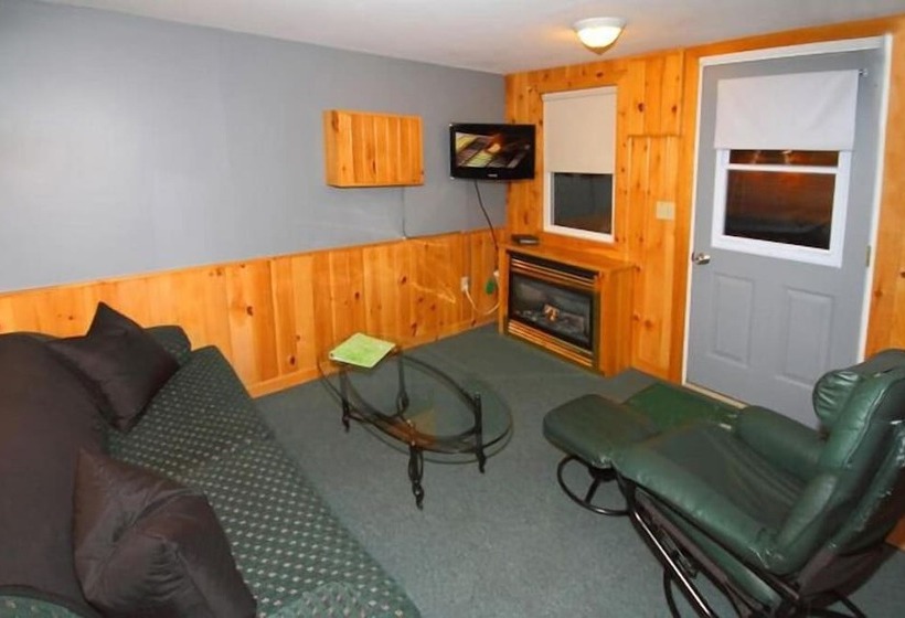 בית מלון כפרי Spectacle Lake Lodge