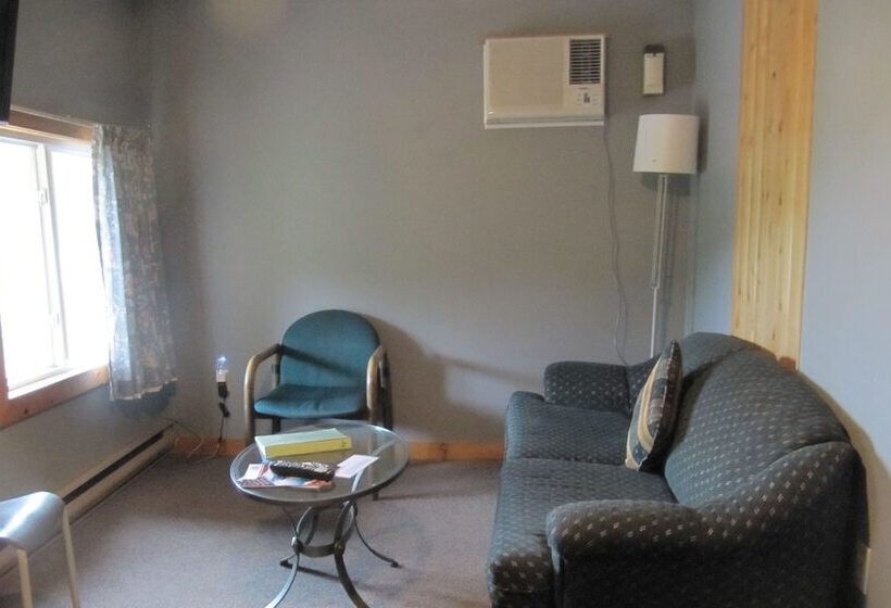 בית מלון כפרי Spectacle Lake Lodge