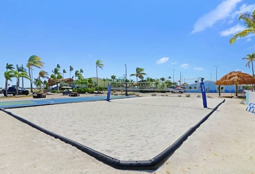 فندق Sunshine Key Rv Resort & Marina