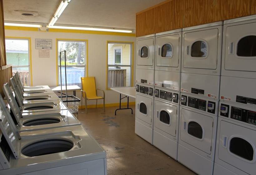 فندق Sunshine Key Rv Resort & Marina