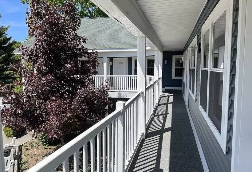 Motelli Empire Lakeshore Inn