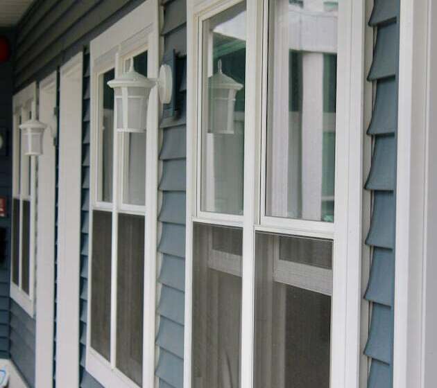 فندق على الطريق Empire Lakeshore Inn