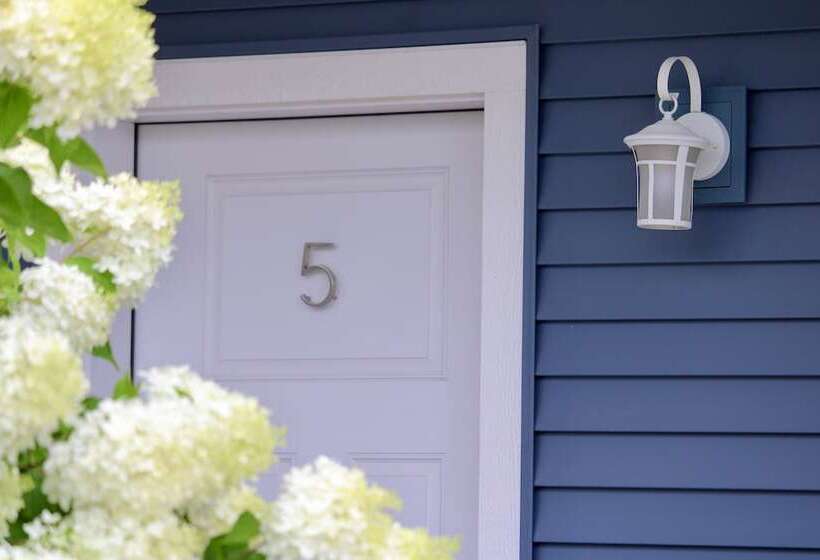 فندق على الطريق Empire Lakeshore Inn