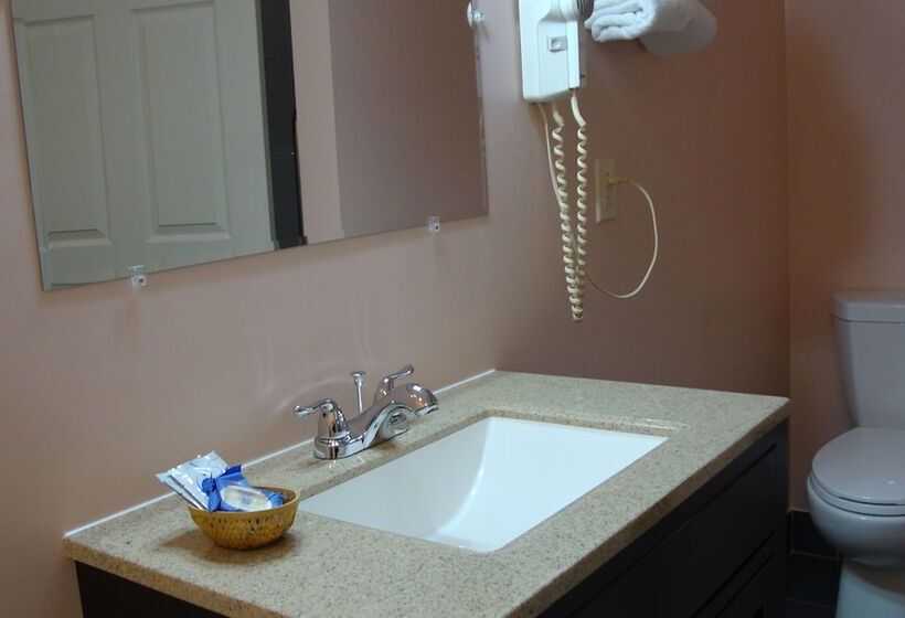 Pinconning Trail Inn Motel