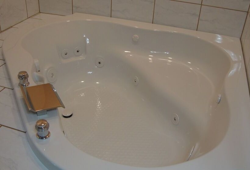 Pinconning Trail Inn Motel