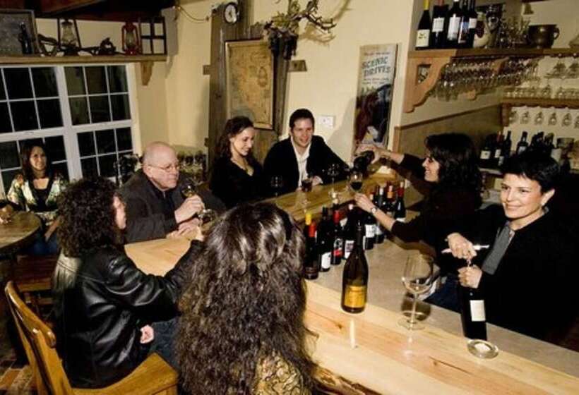 Queen S Inn By The River