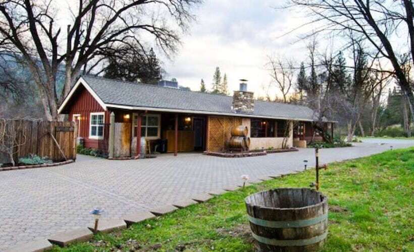 Queen S Inn By The River