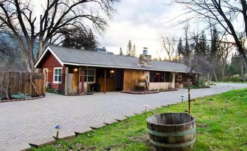 Queen S Inn By The River