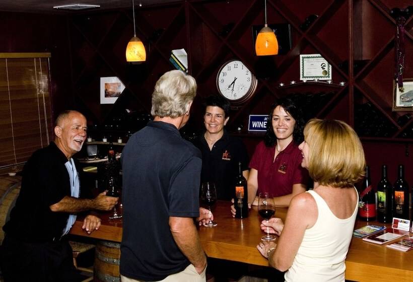 Queen S Inn By The River