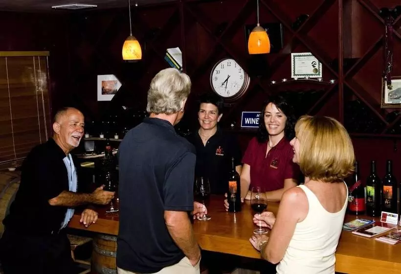 Queen S Inn By The River