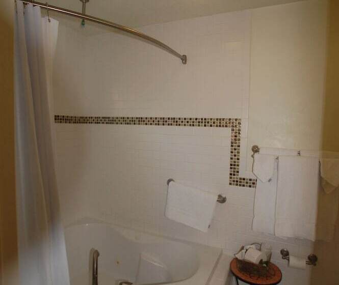 Queen S Inn By The River