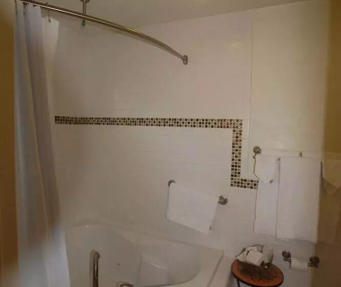 Queen S Inn By The River