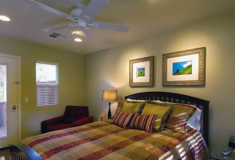 Queen S Inn By The River