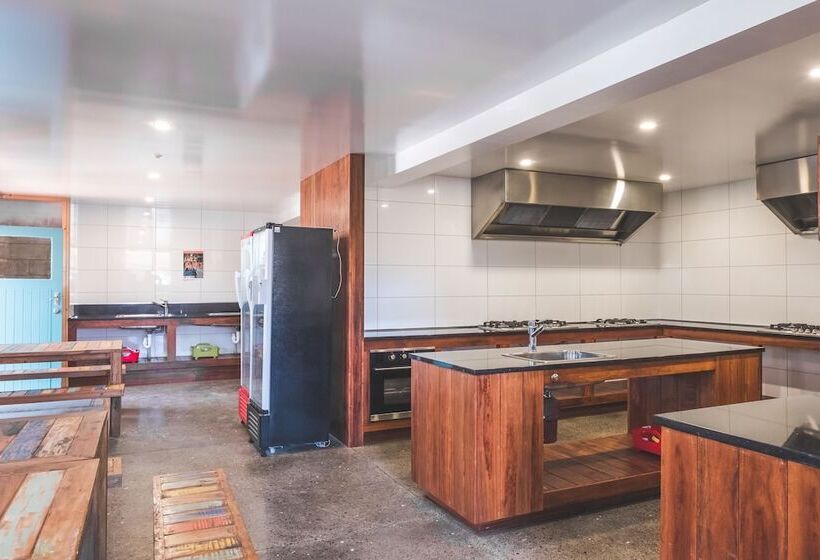 منتجع Island View Holiday Park