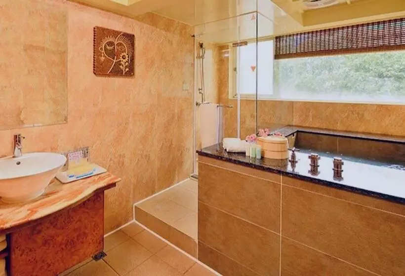 هتل Chyuan Du Spring Resort