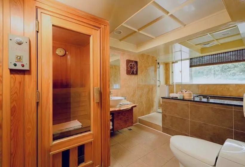 هتل Chyuan Du Spring Resort