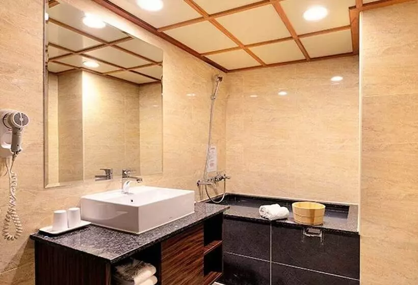 هتل Chyuan Du Spring Resort