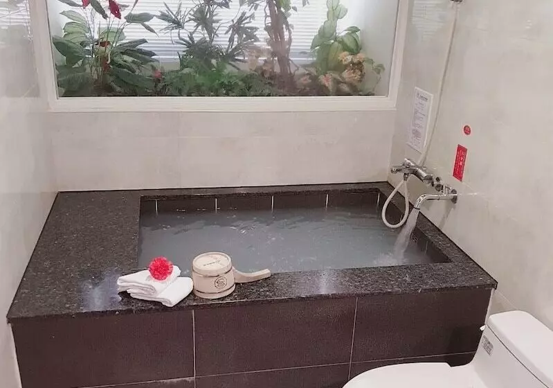 هتل Chyuan Du Spring Resort