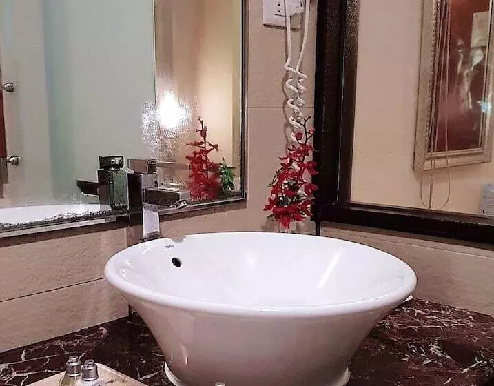 هتل Chyuan Du Spring Resort