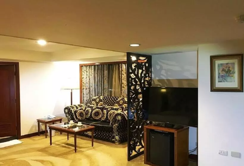 هتل Chyuan Du Spring Resort