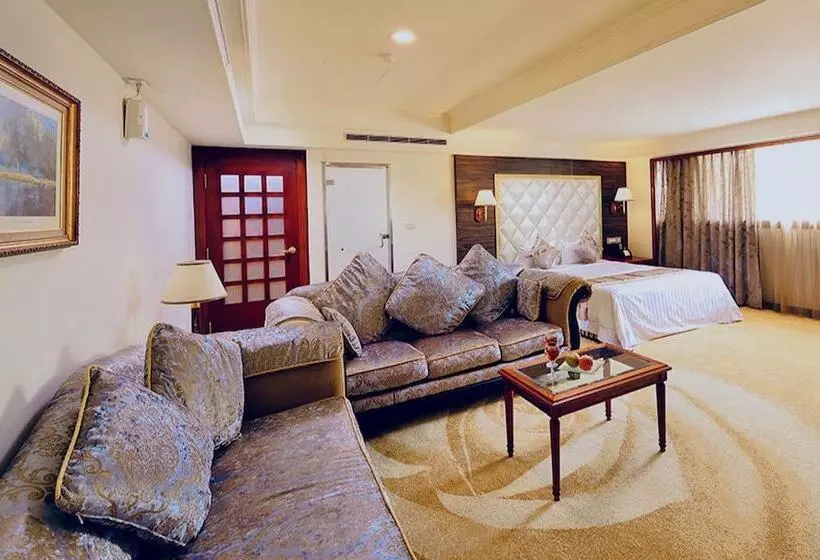 هتل Chyuan Du Spring Resort