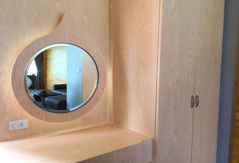 Отель Mountain Resort Koh Lipe