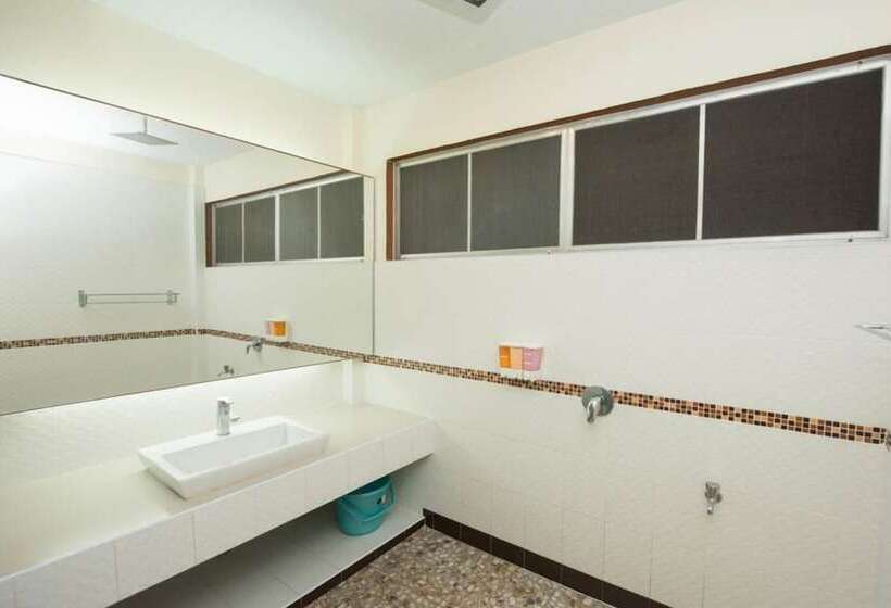 Отель Mountain Resort Koh Lipe