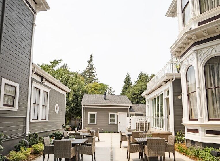 مبيت وإفطار The Mcclelland House