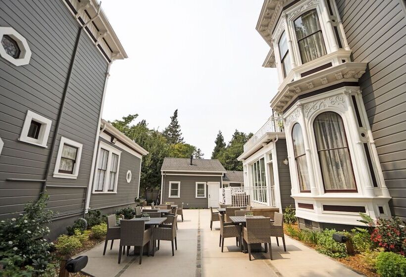 مبيت وإفطار The Mcclelland House