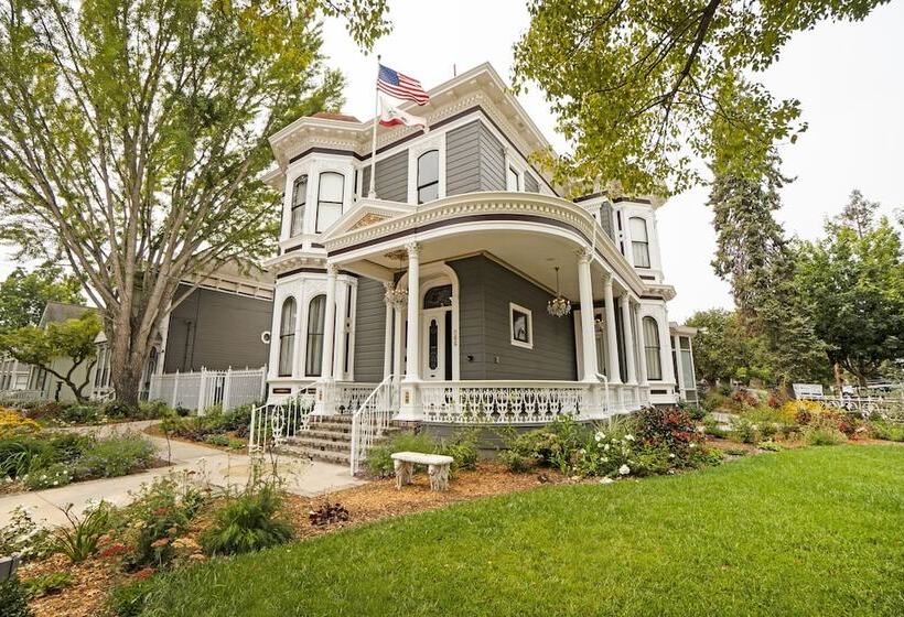 مبيت وإفطار The Mcclelland House