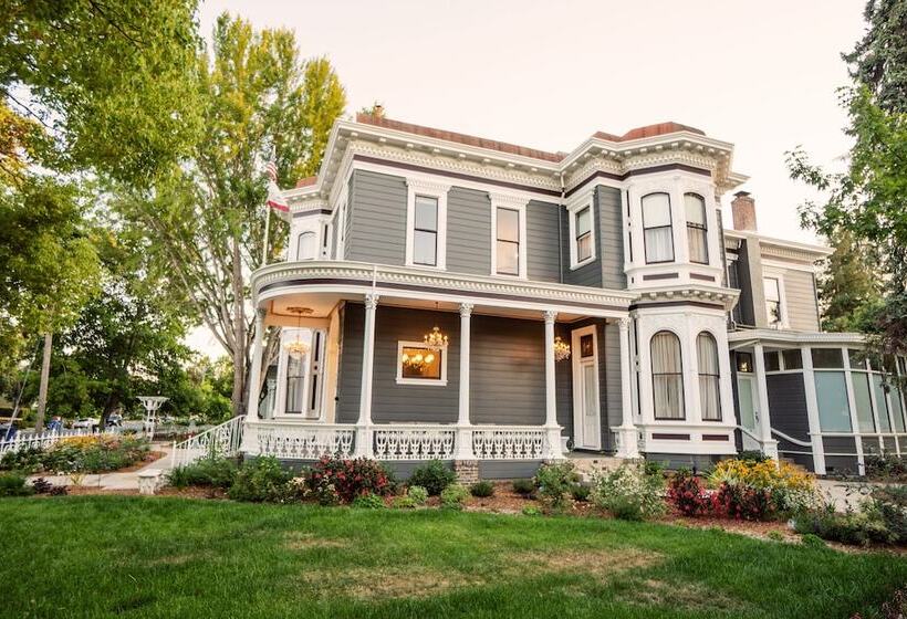 مبيت وإفطار The Mcclelland House