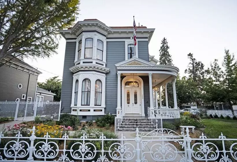 ベッドアンドブレックファースト The Mcclelland House