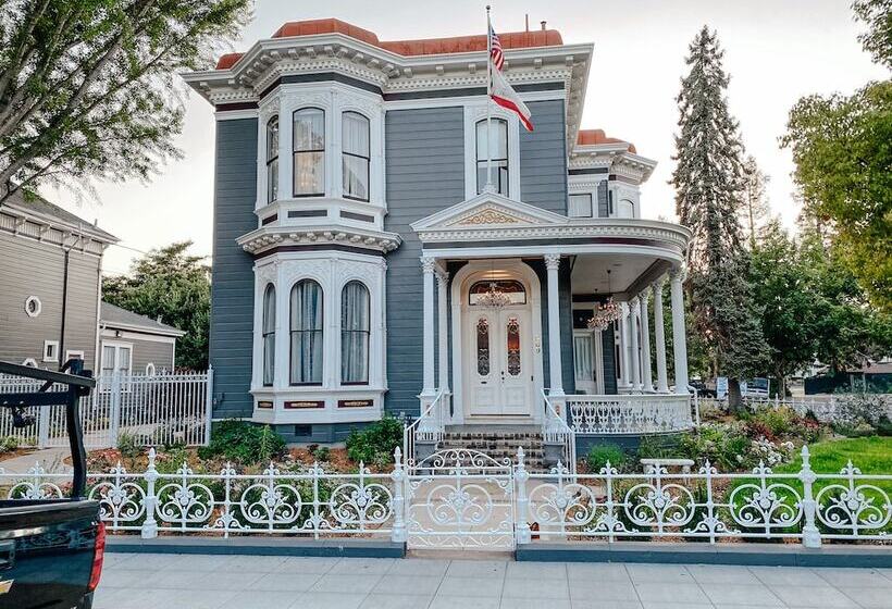 مبيت وإفطار The Mcclelland House