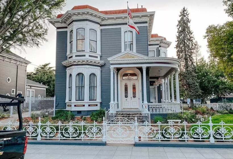 ベッドアンドブレックファースト The Mcclelland House