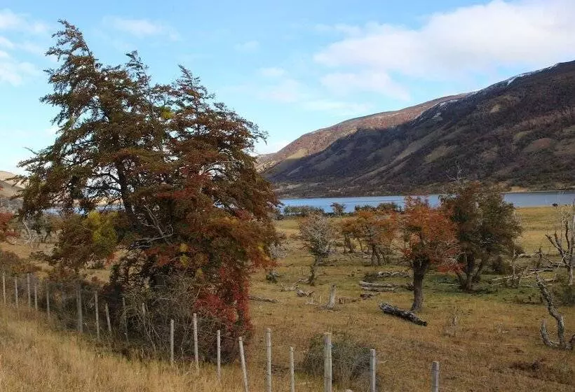 簡易ホテル Hostería Pionero