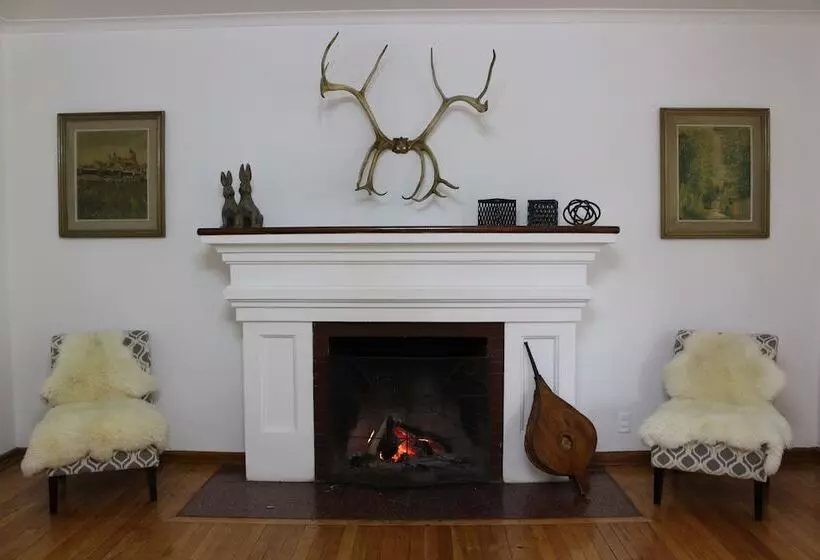 簡易ホテル Hostería Pionero