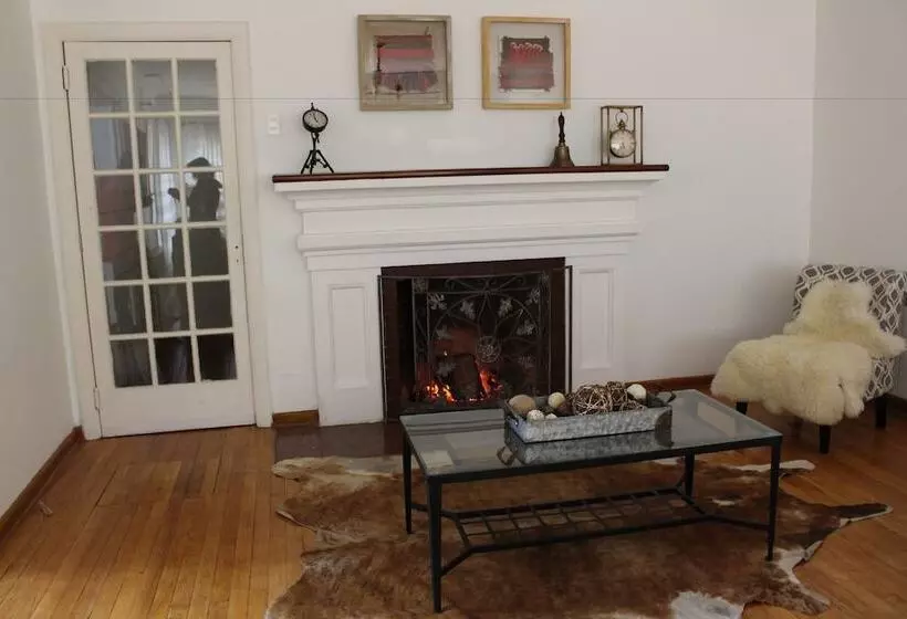 簡易ホテル Hostería Pionero