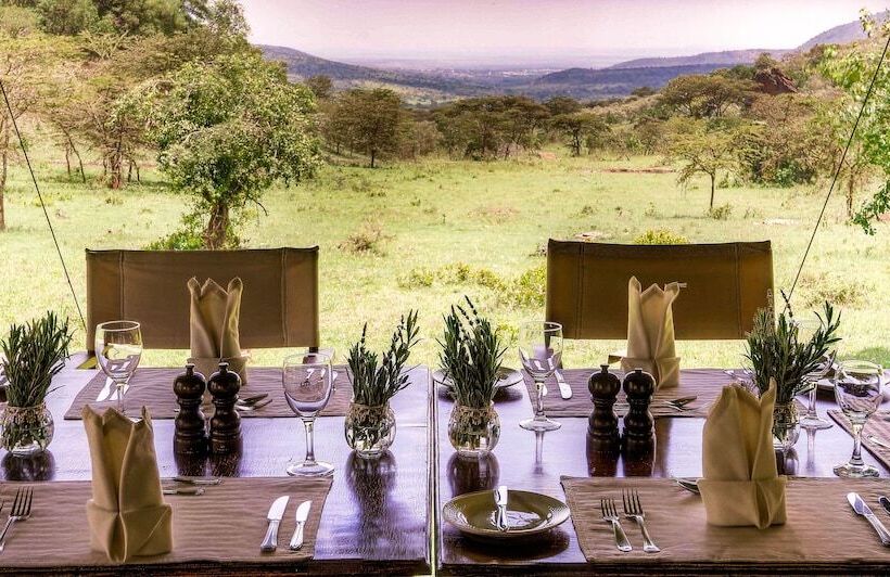 هتل Entumoto Safari Camp