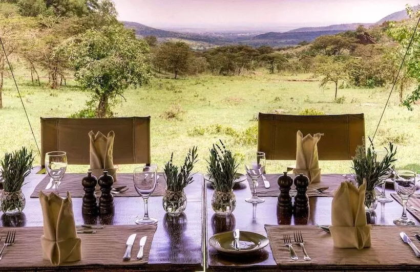 هتل Entumoto Safari Camp