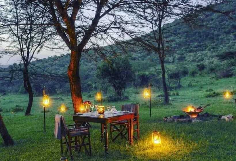 هتل Entumoto Safari Camp