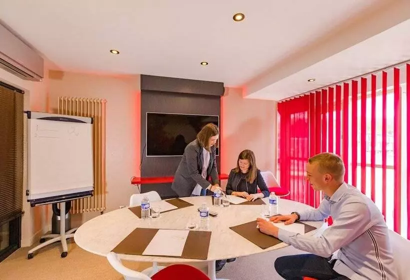 Hotelli Logis Hôtel Restaurant Le Fruitier