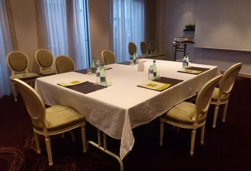 Hotelli Logis Hôtel Restaurant Le Fruitier